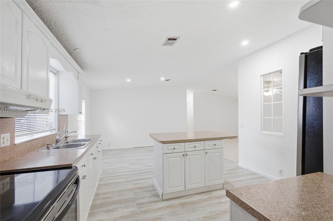 For Sale: $275,000 (4 beds, 2 baths, 1430 Square Feet)