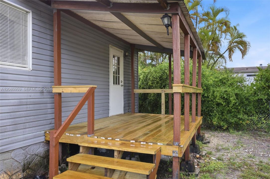 For Sale: $275,000 (4 beds, 2 baths, 1430 Square Feet)