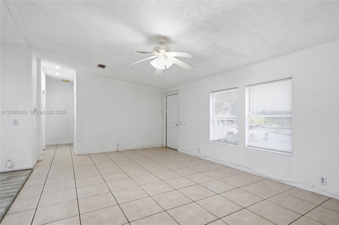 For Sale: $275,000 (4 beds, 2 baths, 1430 Square Feet)