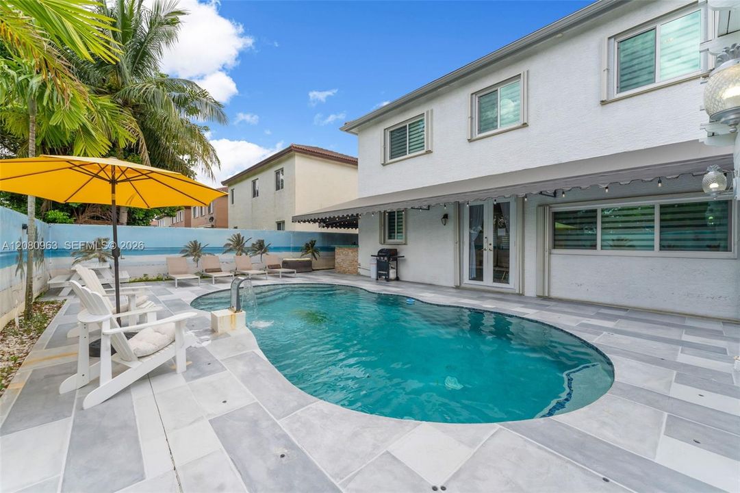 For Sale: $875,000 (4 beds, 3 baths, 2500 Square Feet)