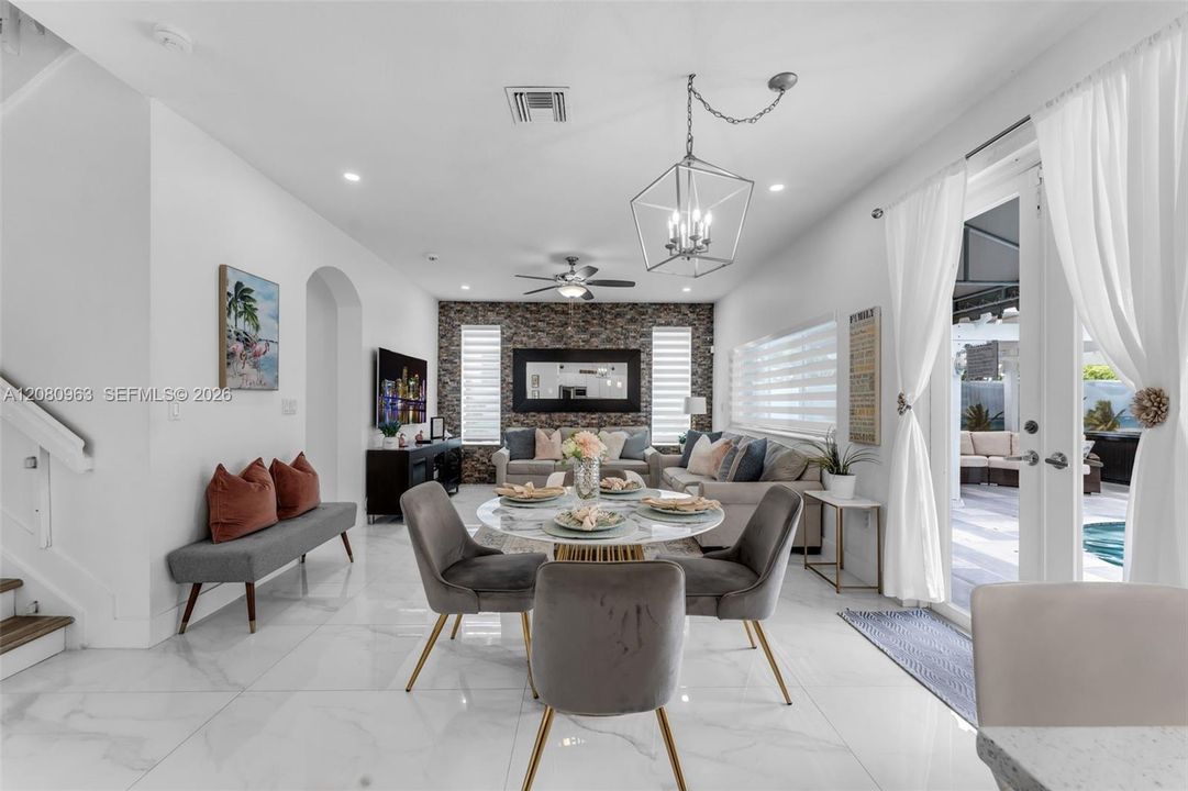 For Sale: $875,000 (4 beds, 3 baths, 2500 Square Feet)