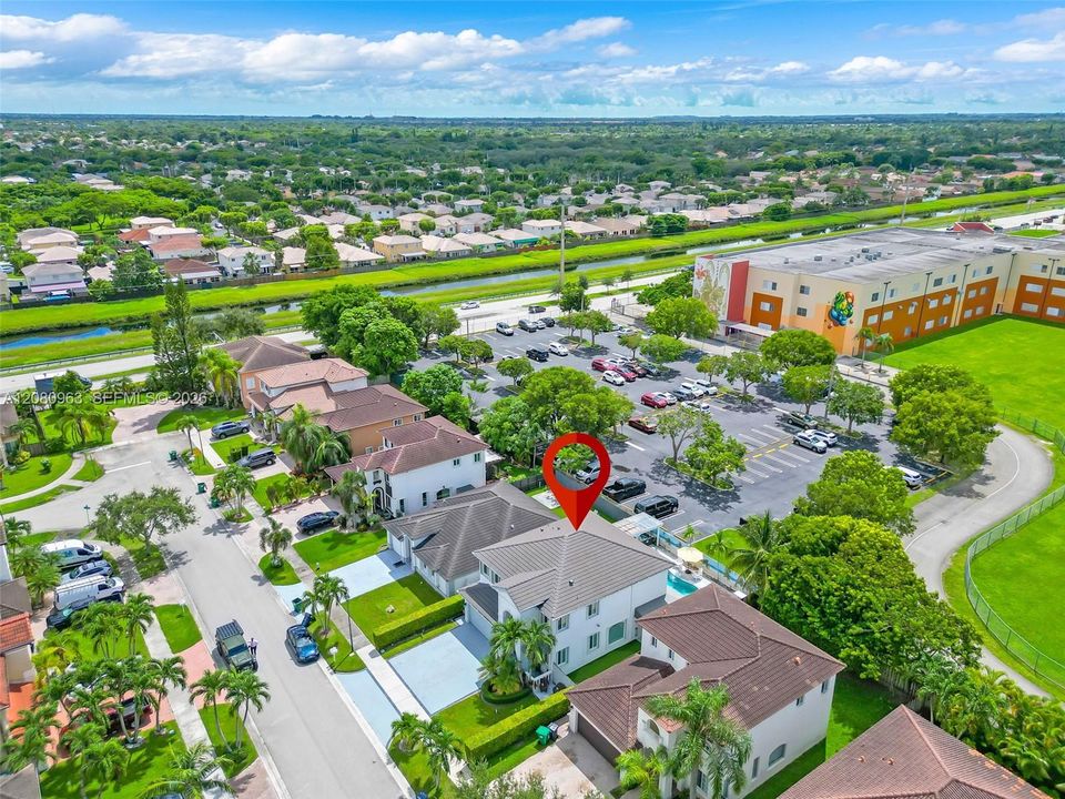 For Sale: $875,000 (4 beds, 3 baths, 2500 Square Feet)