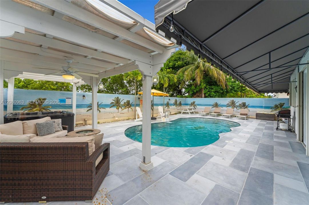 For Sale: $875,000 (4 beds, 3 baths, 2500 Square Feet)