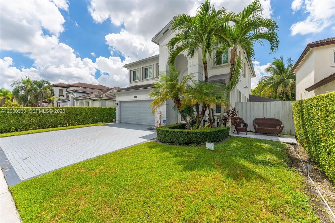For Sale: $875,000 (4 beds, 3 baths, 2500 Square Feet)
