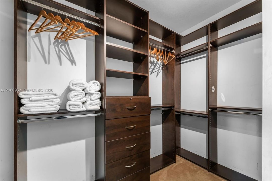 For Sale: $875,000 (4 beds, 3 baths, 2500 Square Feet)