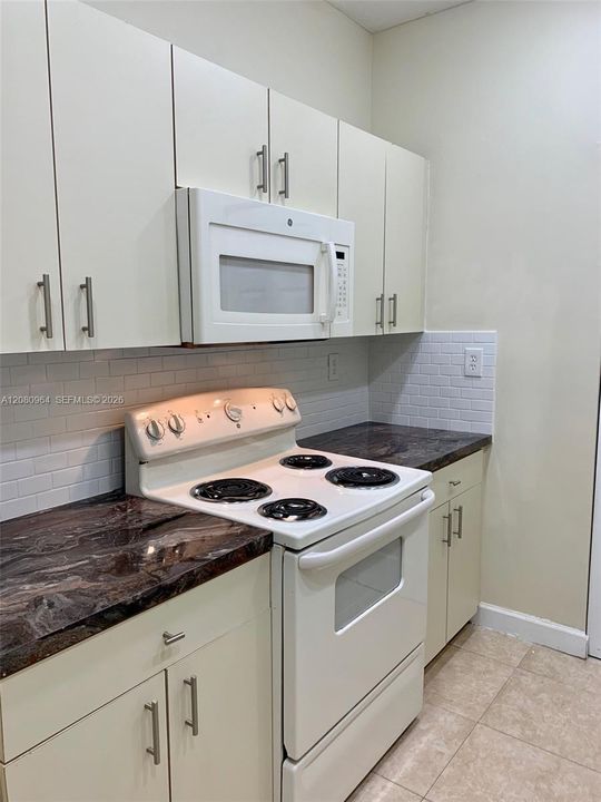 For Rent: $2,500 (3 beds, 2 baths, 1200 Square Feet)