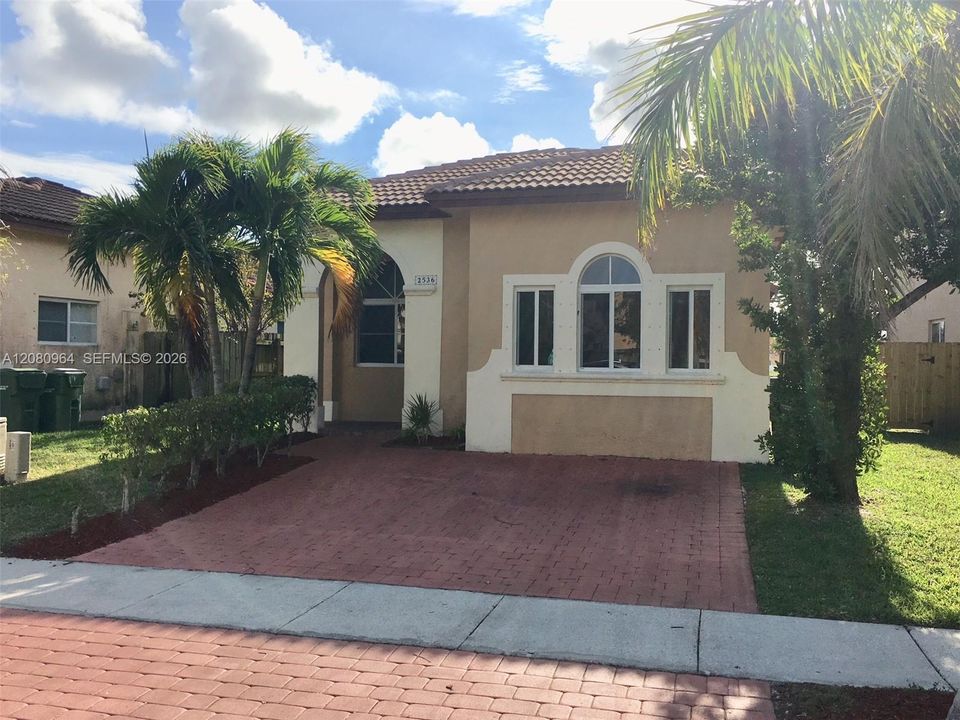 For Rent: $2,500 (3 beds, 2 baths, 1200 Square Feet)