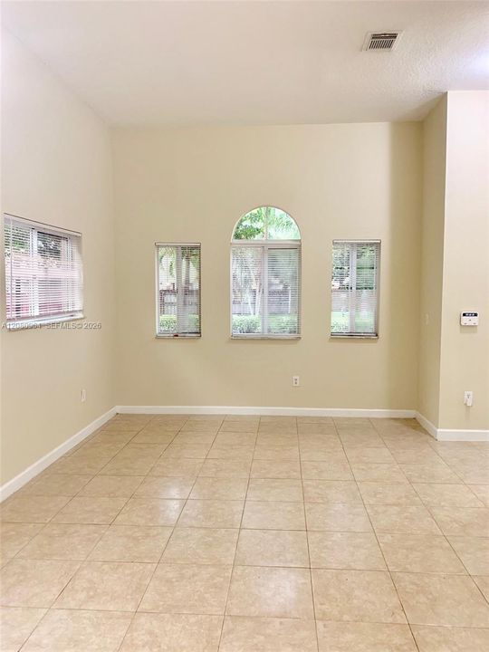 For Rent: $2,500 (3 beds, 2 baths, 1200 Square Feet)