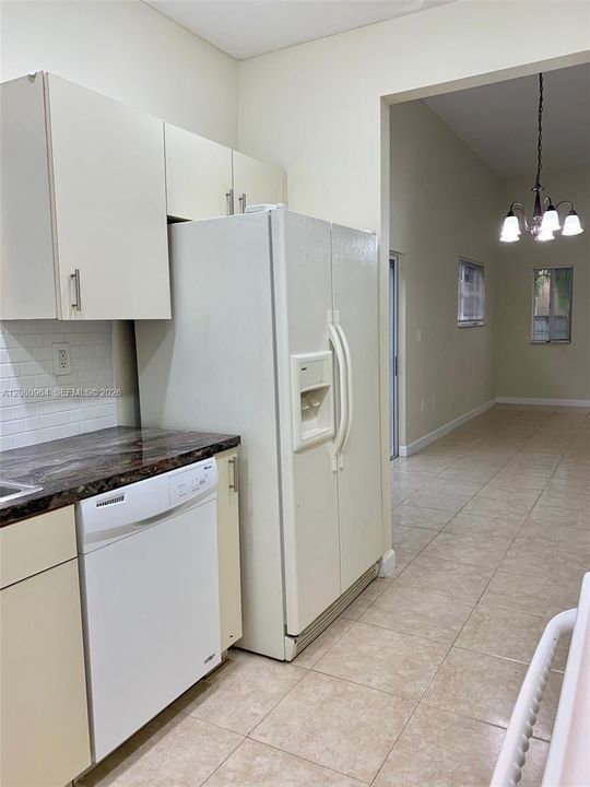 For Rent: $2,500 (3 beds, 2 baths, 1200 Square Feet)