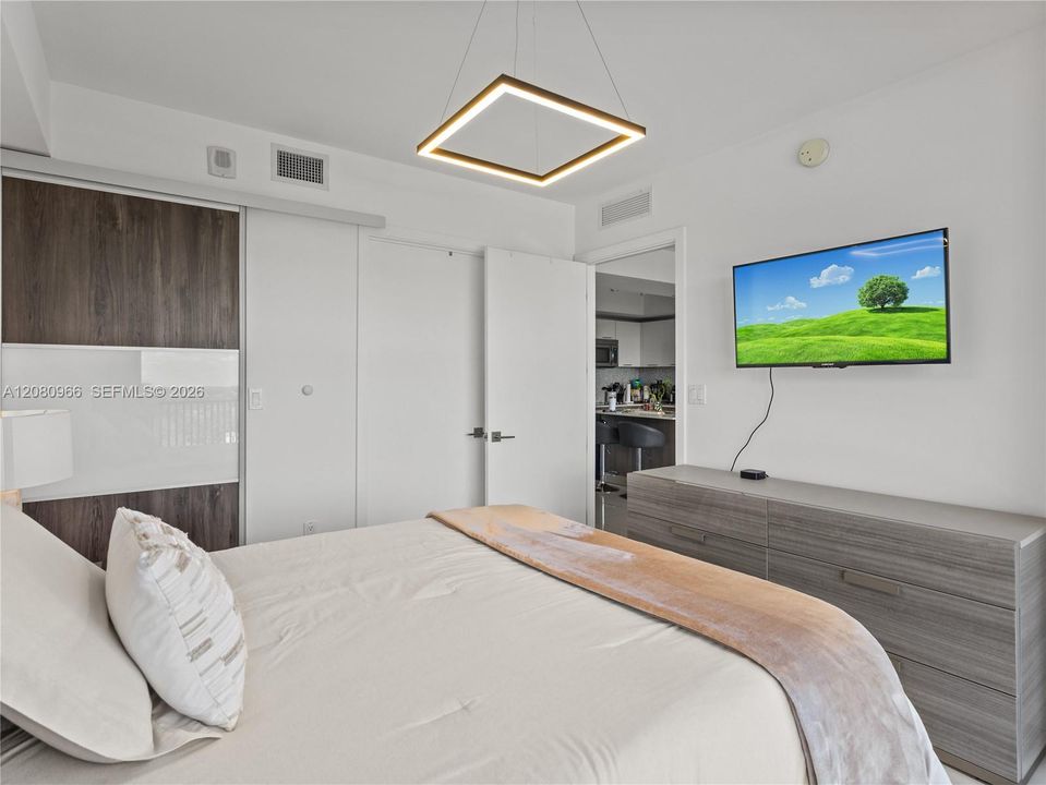 For Rent: $3,000 (1 beds, 1 baths, 777 Square Feet)