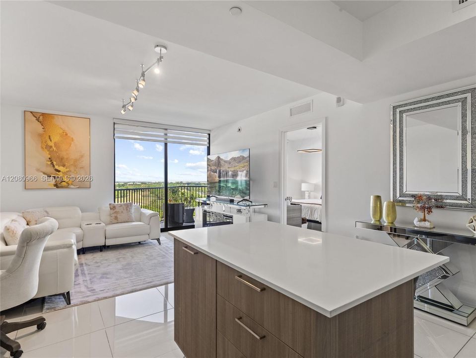 For Rent: $3,000 (1 beds, 1 baths, 777 Square Feet)