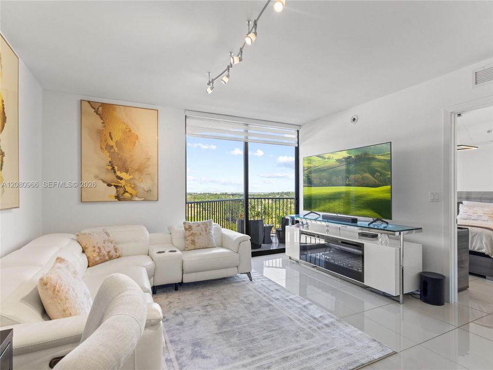 For Rent: $3,000 (1 beds, 1 baths, 777 Square Feet)