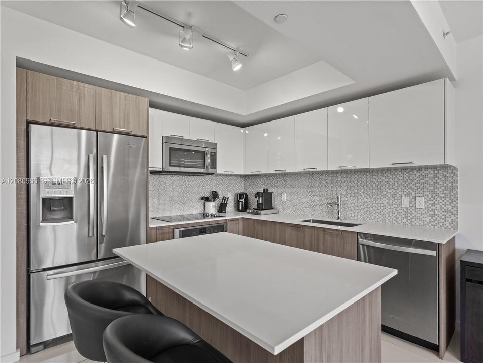 For Rent: $3,000 (1 beds, 1 baths, 777 Square Feet)