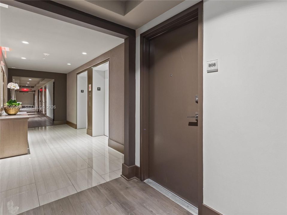 For Rent: $3,000 (1 beds, 1 baths, 777 Square Feet)