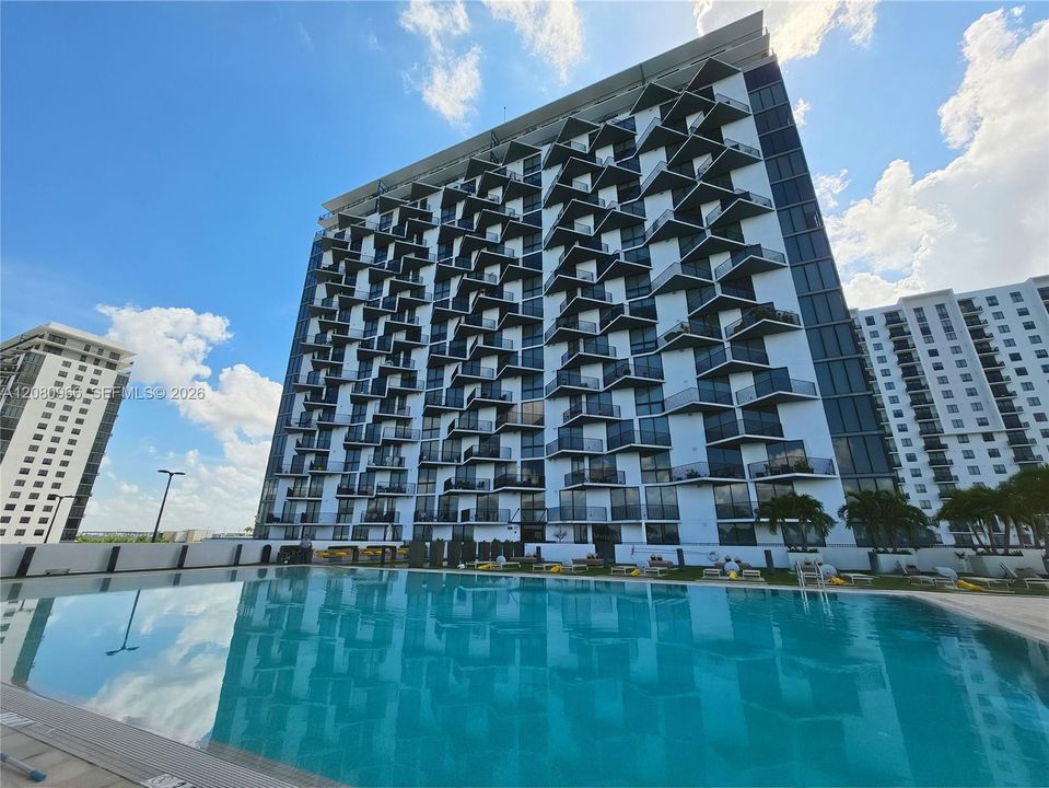 For Rent: $3,000 (1 beds, 1 baths, 777 Square Feet)