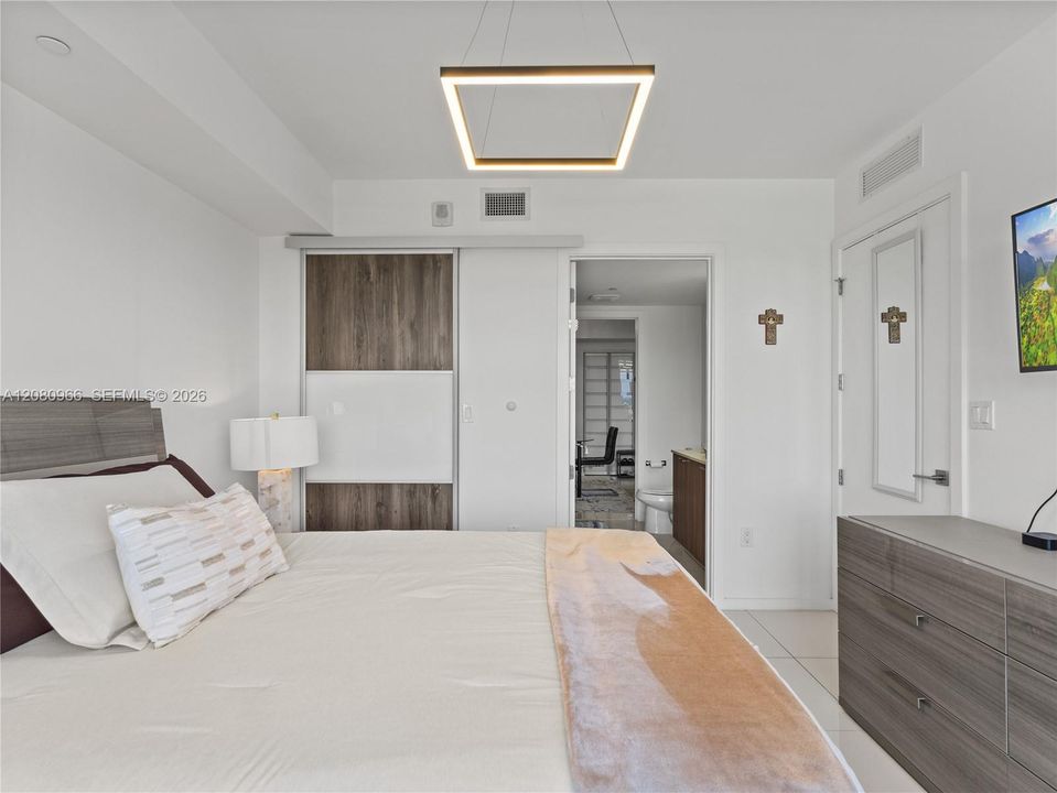 For Rent: $3,000 (1 beds, 1 baths, 777 Square Feet)