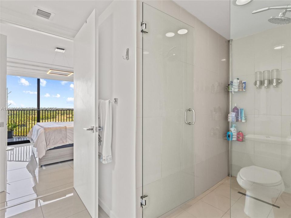 For Rent: $3,000 (1 beds, 1 baths, 777 Square Feet)