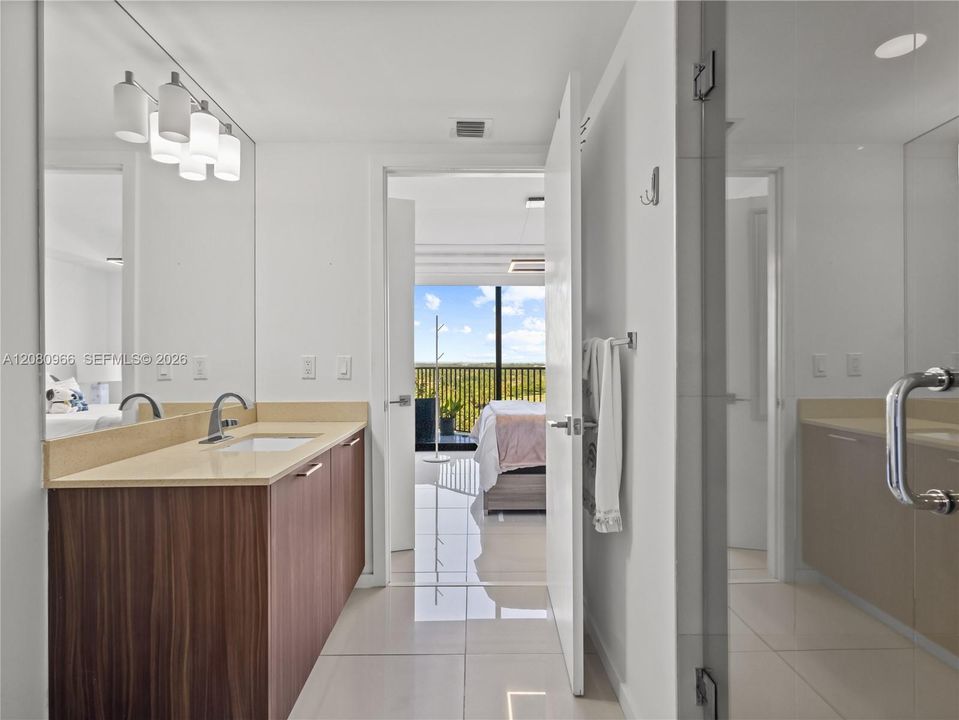 For Rent: $3,000 (1 beds, 1 baths, 777 Square Feet)