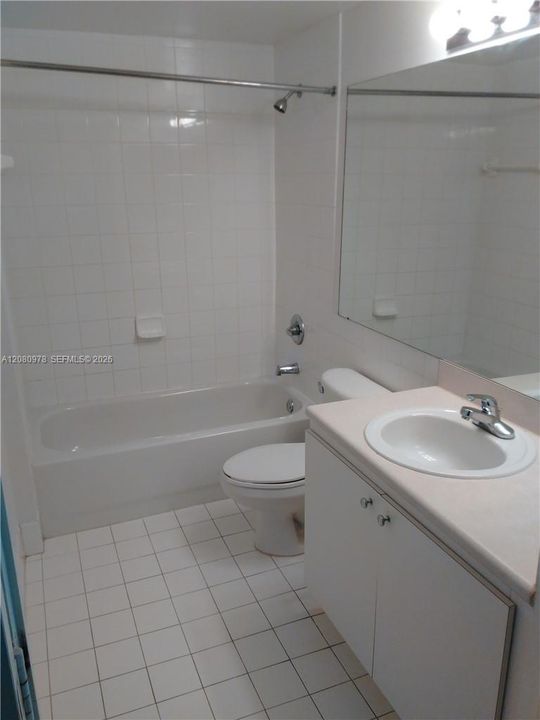 For Rent: $2,450 (2 beds, 1 baths, 787 Square Feet)
