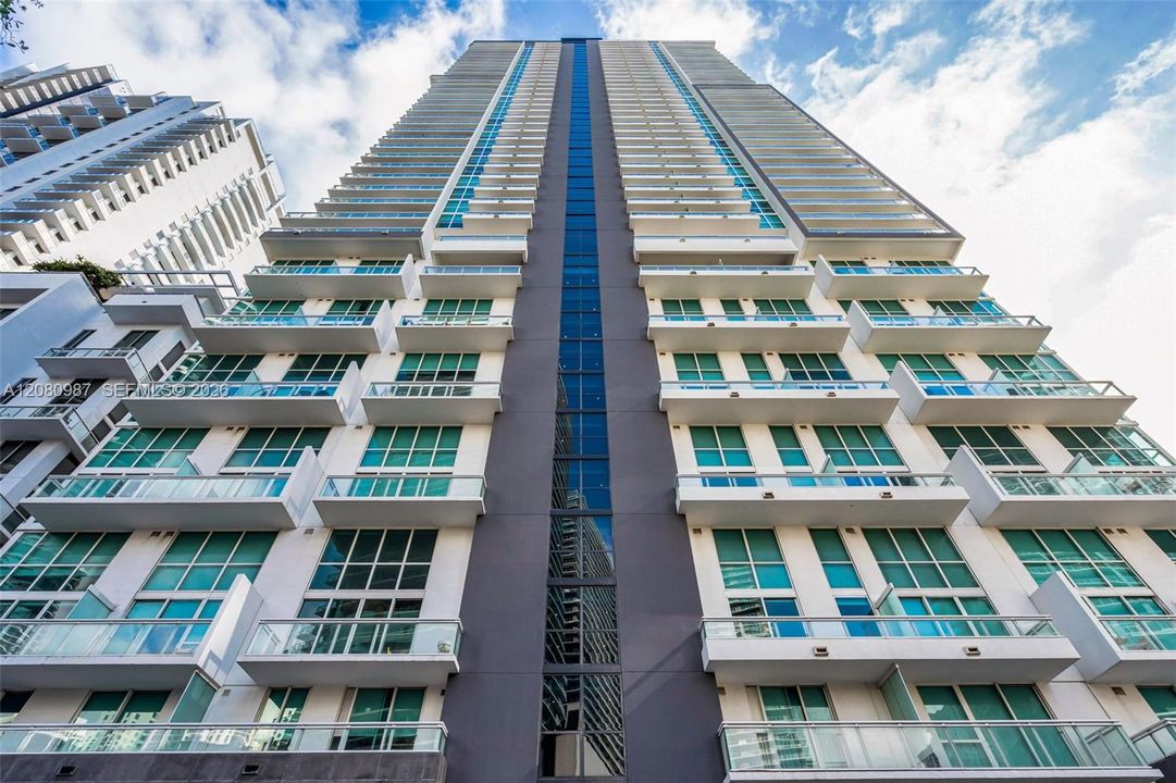 Activo con contrato: $5,999 (2 camas, 2 baños, 1134 Pies cuadrados)