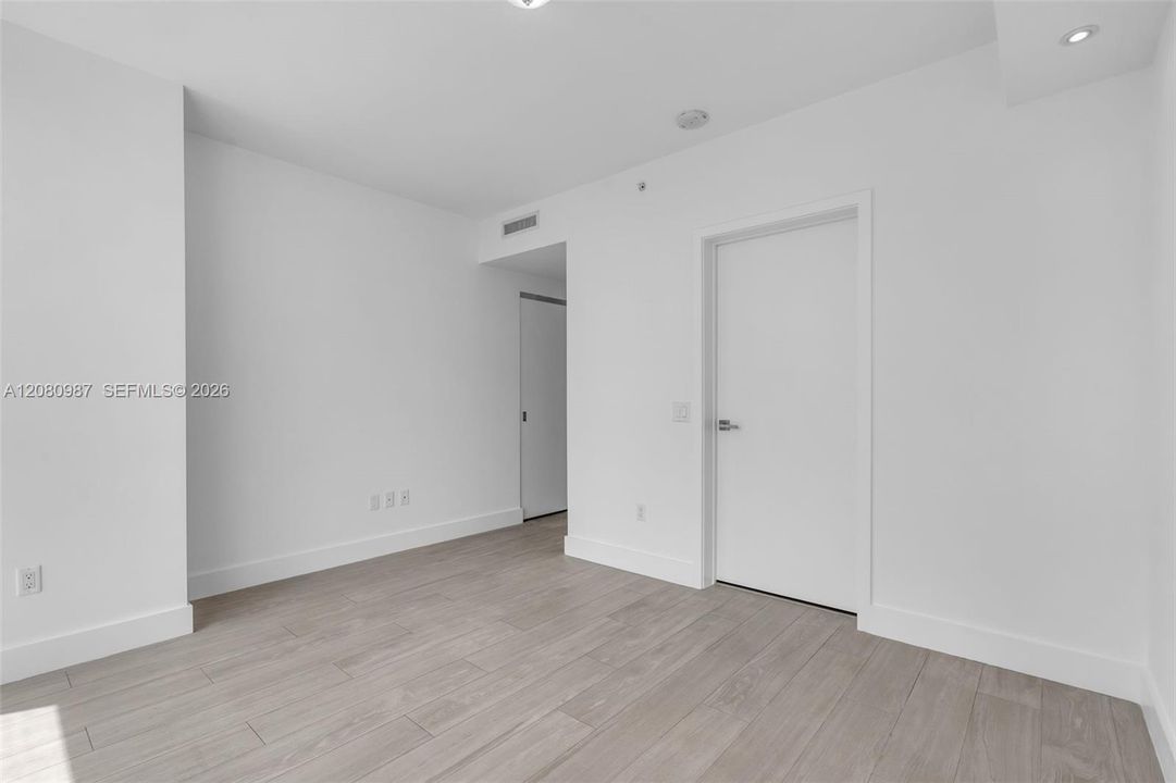 Activo con contrato: $5,999 (2 camas, 2 baños, 1134 Pies cuadrados)