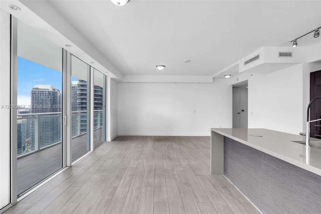 Activo con contrato: $5,999 (2 camas, 2 baños, 1134 Pies cuadrados)