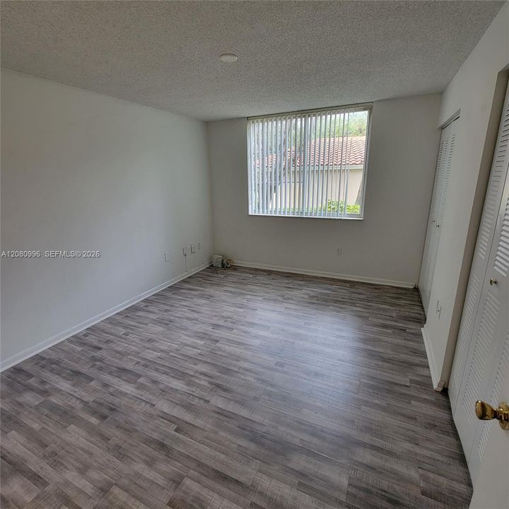 For Rent: $1,800 (1 beds, 1 baths, 729 Square Feet)