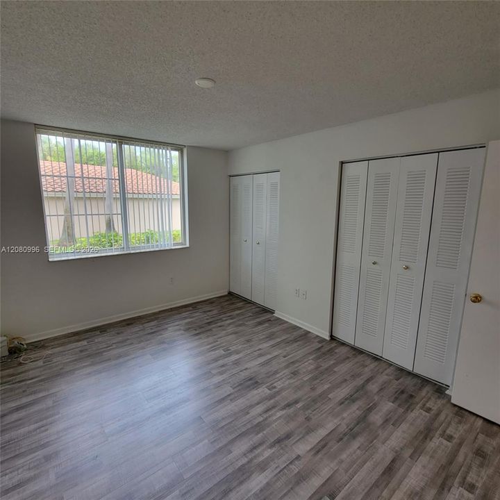 For Rent: $1,800 (1 beds, 1 baths, 729 Square Feet)