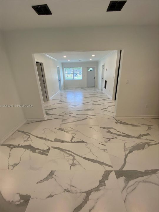 В аренду: $3,300 (3 спален, 2 ванн, 1224 Квадратных фут)