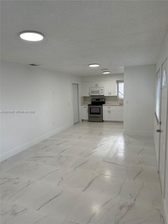 For Rent: $3,800 (3 beds, 2 baths, 1000 Square Feet)