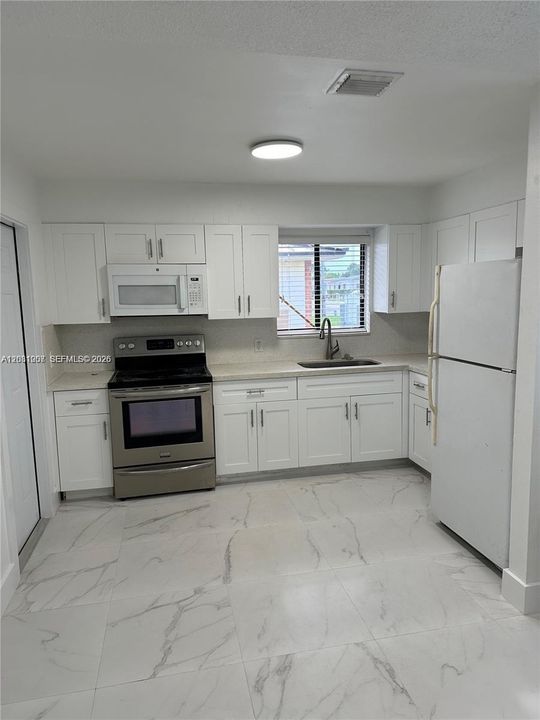 For Rent: $3,800 (3 beds, 2 baths, 1000 Square Feet)