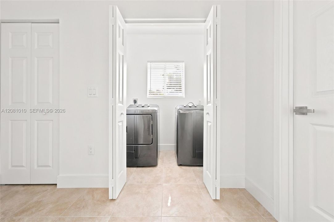 For Rent: $3,450 (3 beds, 3 baths, 1580 Square Feet)