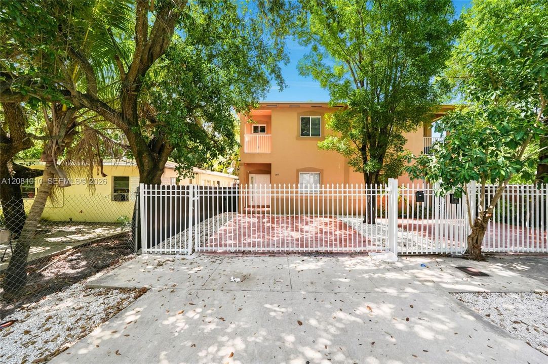 For Rent: $3,450 (3 beds, 3 baths, 1580 Square Feet)