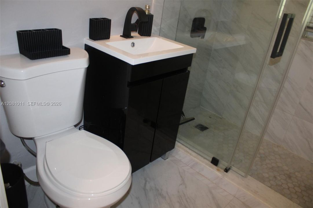 For Sale: $590,000 (2 beds, 1 baths, 933 Square Feet)