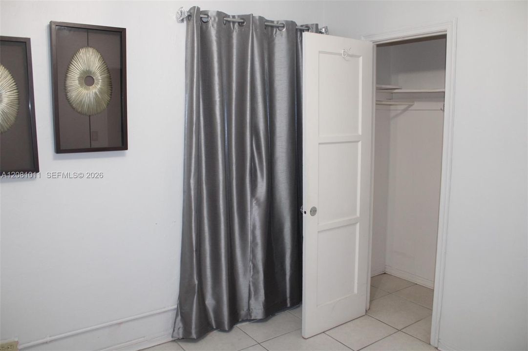 For Sale: $590,000 (2 beds, 1 baths, 933 Square Feet)
