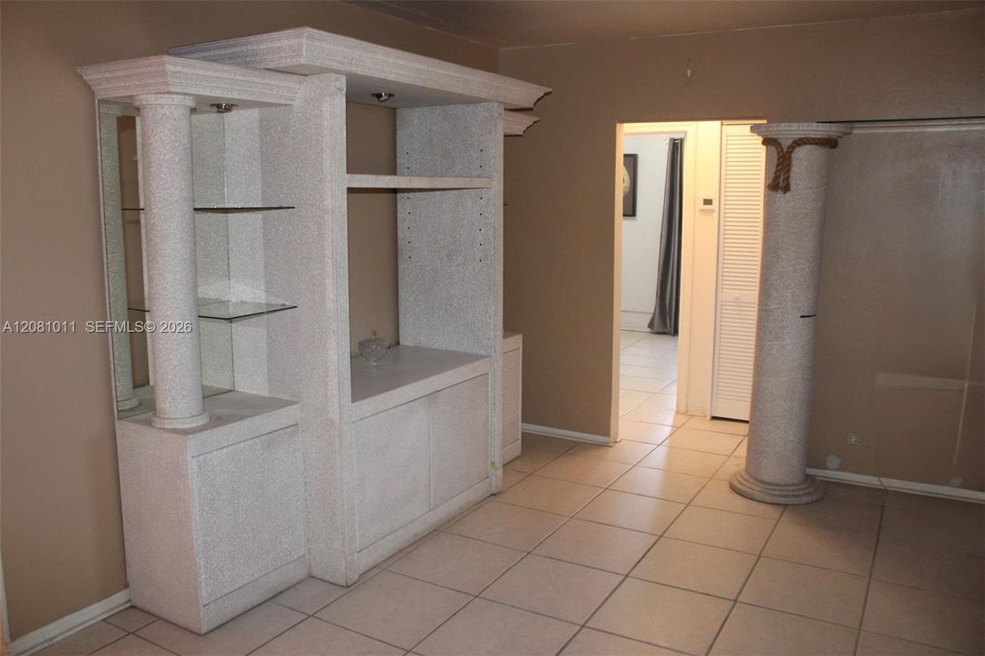 For Sale: $590,000 (2 beds, 1 baths, 933 Square Feet)