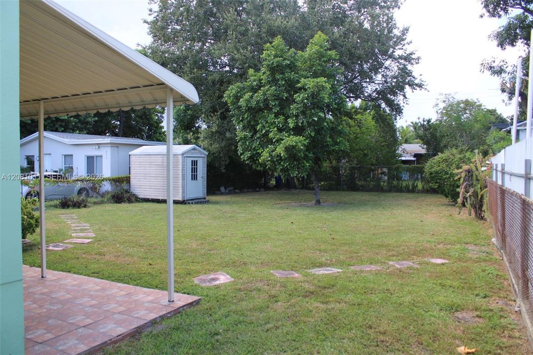 For Sale: $590,000 (2 beds, 1 baths, 933 Square Feet)