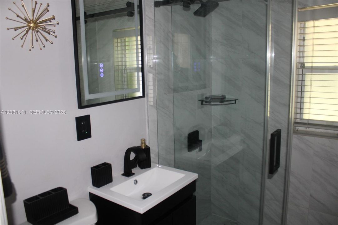 For Sale: $590,000 (2 beds, 1 baths, 933 Square Feet)