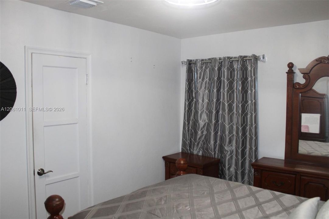 For Sale: $590,000 (2 beds, 1 baths, 933 Square Feet)