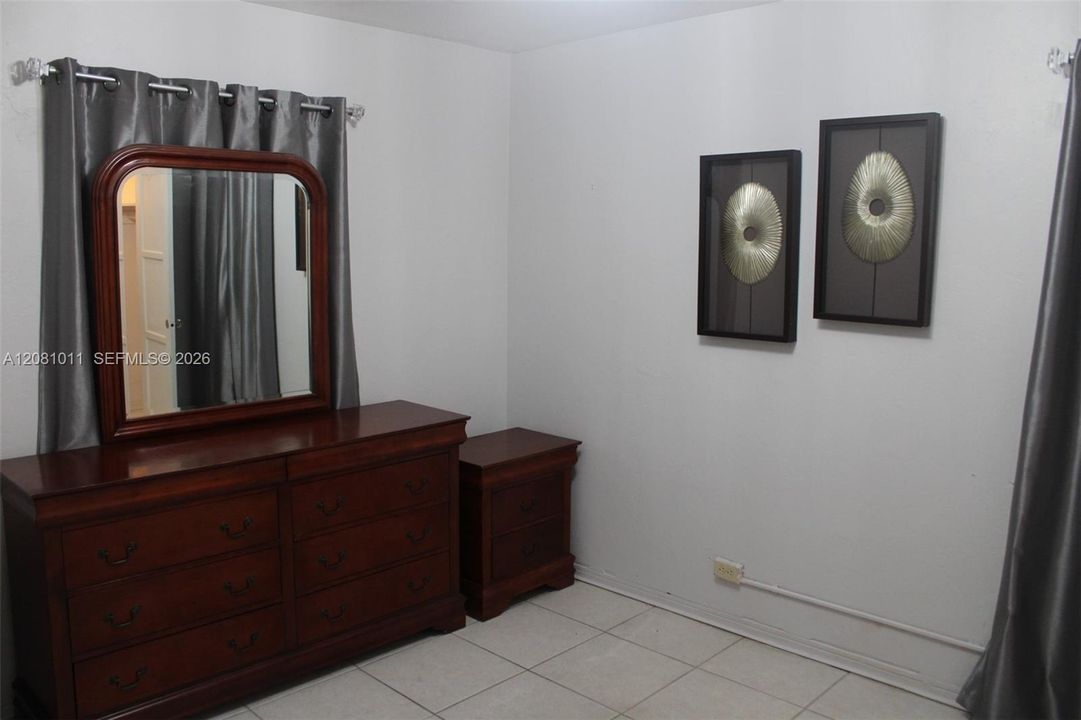 For Sale: $590,000 (2 beds, 1 baths, 933 Square Feet)