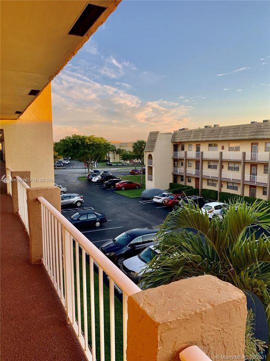 For Rent: $1,550 (1 beds, 1 baths, 640 Square Feet)
