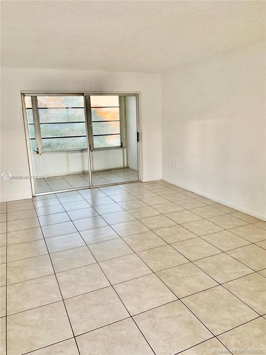 For Rent: $1,550 (1 beds, 1 baths, 640 Square Feet)