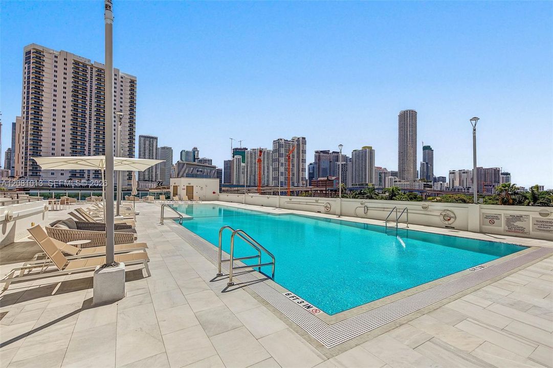 В аренду: $3,400 (2 спален, 2 ванн, 1009 Квадратных фут)