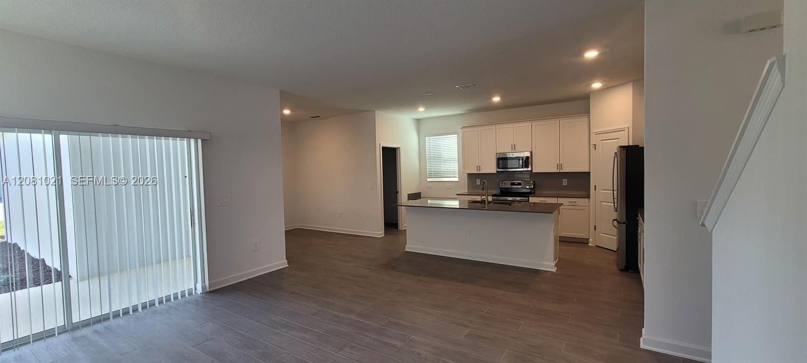 For Sale: $575,000 (5 beds, 3 baths, 2638 Square Feet)