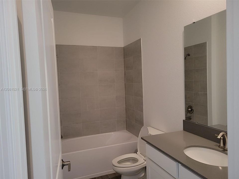 For Sale: $575,000 (5 beds, 3 baths, 2638 Square Feet)