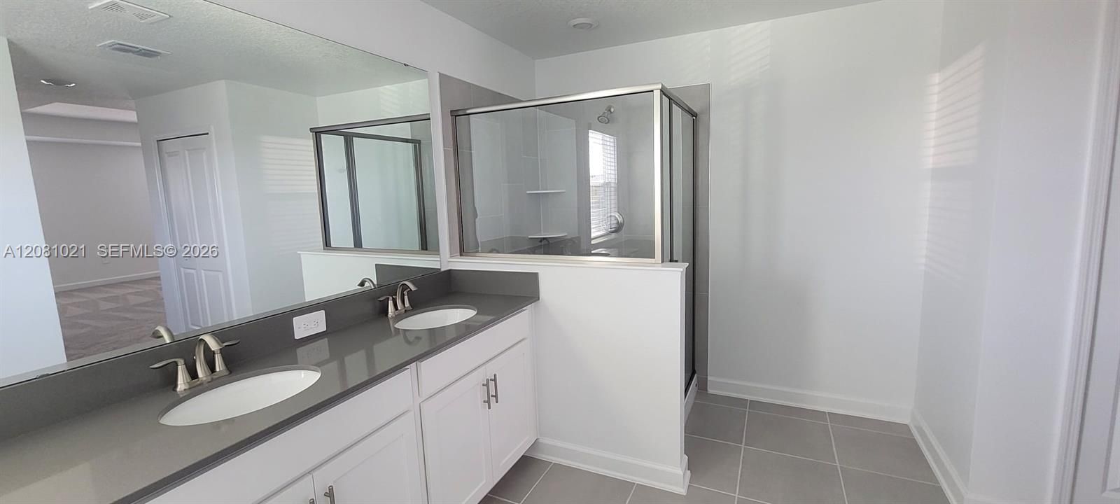 For Sale: $575,000 (5 beds, 3 baths, 2638 Square Feet)