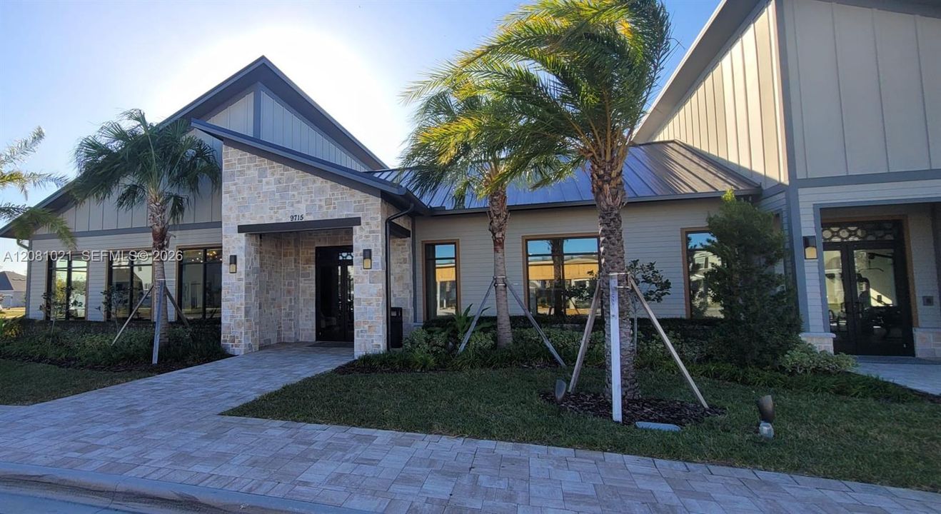 For Sale: $575,000 (5 beds, 3 baths, 2638 Square Feet)