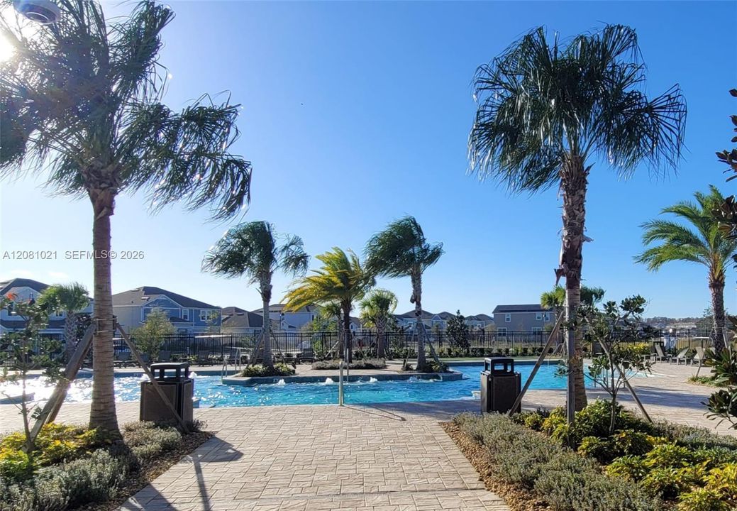For Sale: $575,000 (5 beds, 3 baths, 2638 Square Feet)