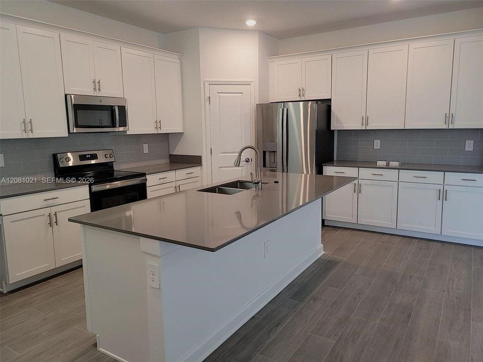 For Sale: $575,000 (5 beds, 3 baths, 2638 Square Feet)