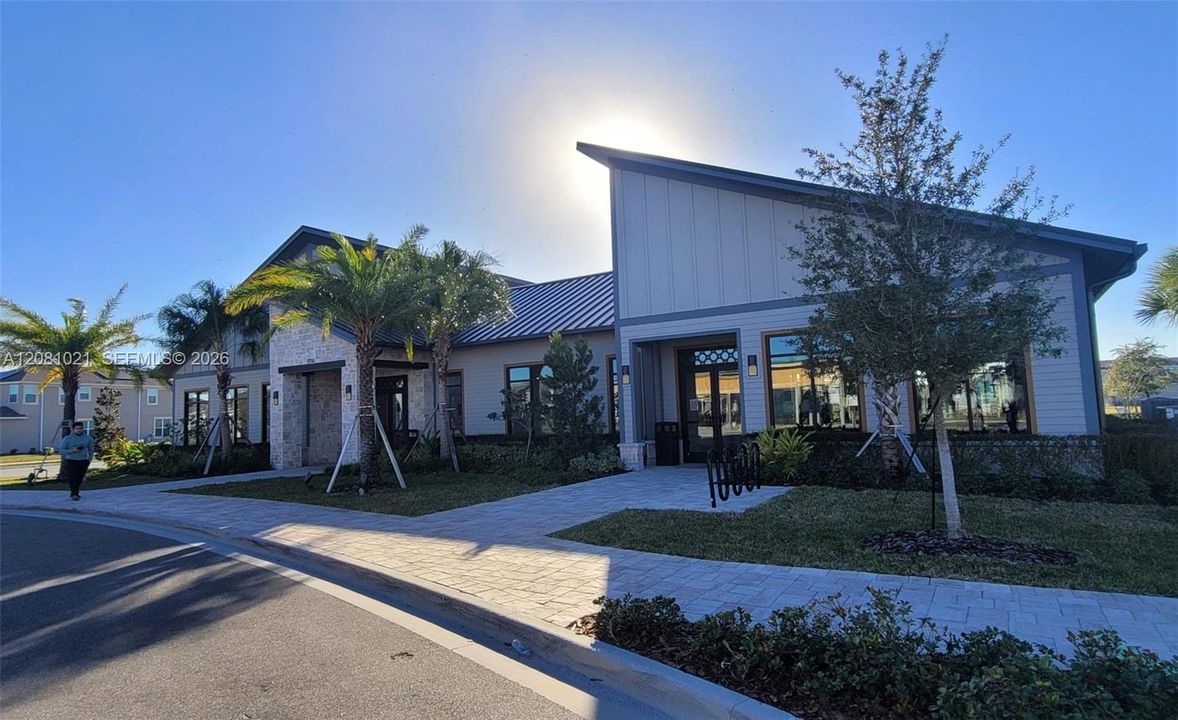 For Sale: $575,000 (5 beds, 3 baths, 2638 Square Feet)
